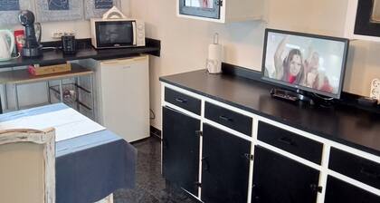 Charming 1-bedroom apartment in amazing Angra do HeroĂsmo with WiFi