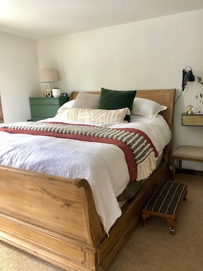 4 bedrooms, iron/ironing board, travel crib, free WiFi