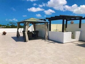 Outdoor dining - Affordable suite Private bathroom Air conditioning (Cancún)