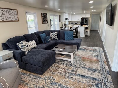 Charming 2-bedroom house with AC, WiFi in the heart of Pembroke