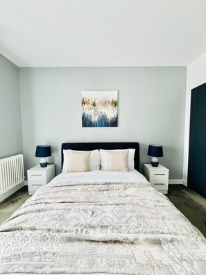 2 bedrooms, iron/ironing board, Internet, bed sheets