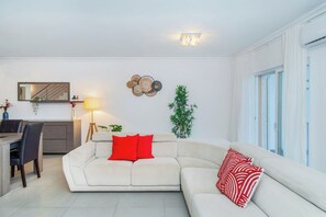 Smart TV - Red Velvet | Spacious & Bright Villa 800m Beach (Albufeira)