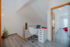 3 bedrooms, desk, iron/ironing board, travel crib - Red Velvet | Spacious & Bright Villa 800m Beach (Albufeira)