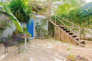 Property grounds - CASA FLORES MX: house and private pool. (Cancún)