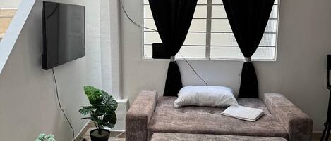 2 habitaciones, tabla de planchar con plancha, wifi y ropa de cama