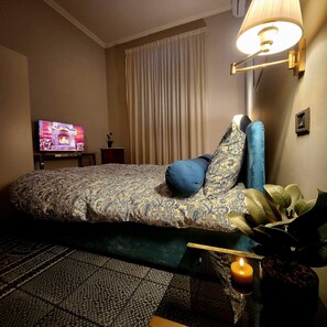 2 bedrooms, desk, iron/ironing board, travel cot