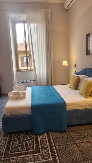 2 Schlafzimmer, Schreibtisch, Bügeleisen/Bügelbrett, Reisekinderbett