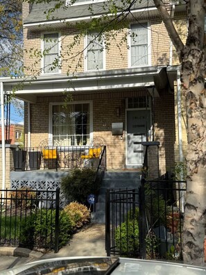 Exterior - Walk 2 metro near Trinity Howard free parking NWDC (Washington)