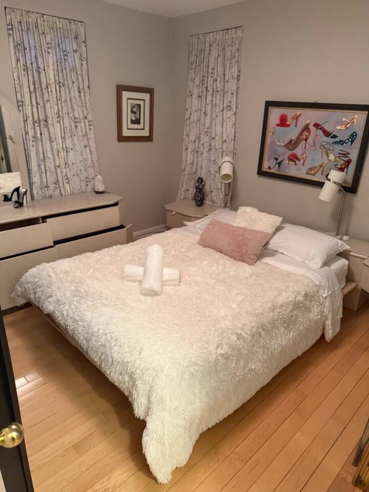 2 bedrooms, desk, iron/ironing board, WiFi