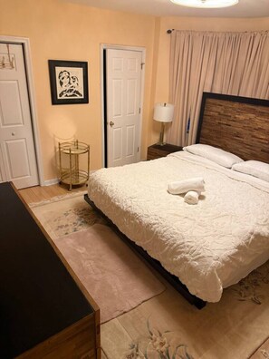 2 bedrooms, desk, iron/ironing board, WiFi - Walk 2 metro near Trinity Howard free parking NWDC (Washington)