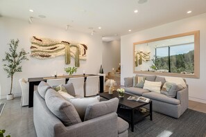 Interior - Boulder Flatirons Mansion (Boulder)