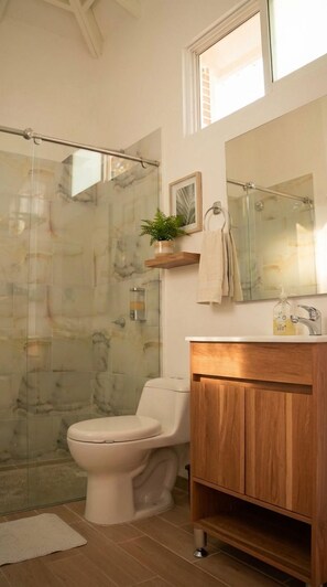 Shower, towels, soap - Acaymas Club (Ricaurte)