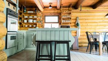 Cabin, 3 Bedrooms, Balcony | Interior