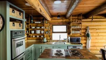 Cabin, 3 Bedrooms, Balcony | Interior