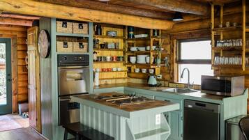 Cabin, 3 Bedrooms, Balcony | Interior