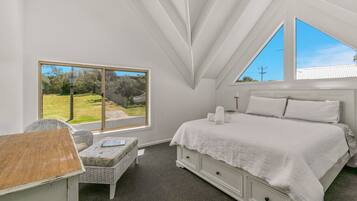 6 bedrooms, iron/ironing board, travel cot, Internet