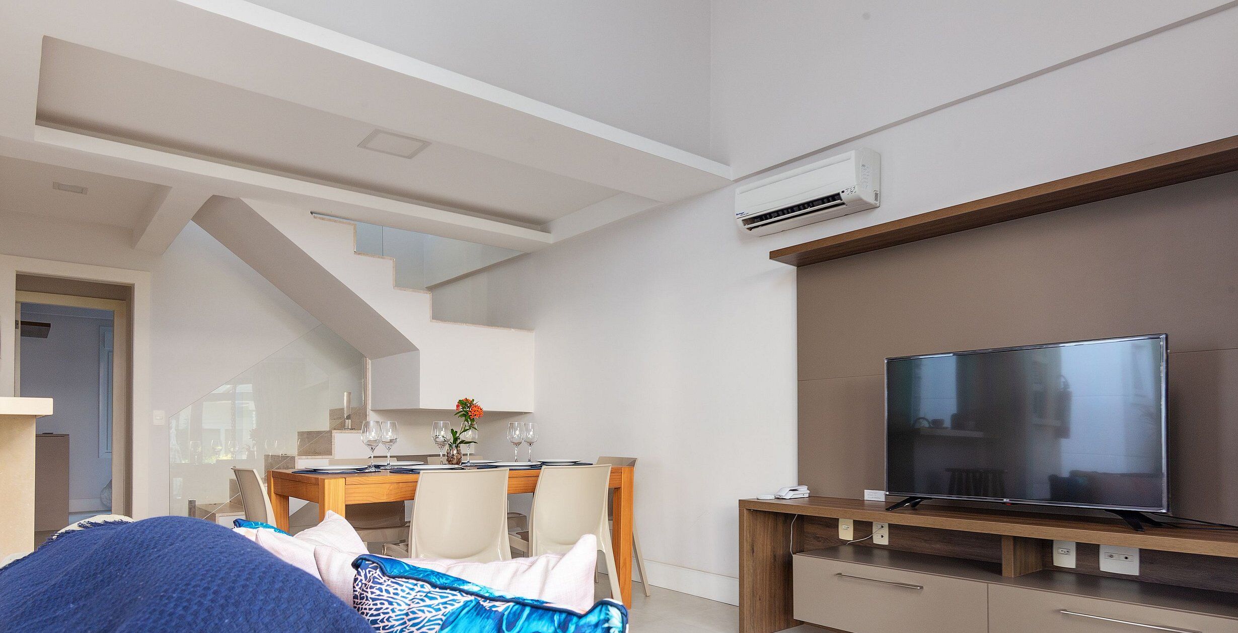 สระว่ายน้ำกลางแจ้ง