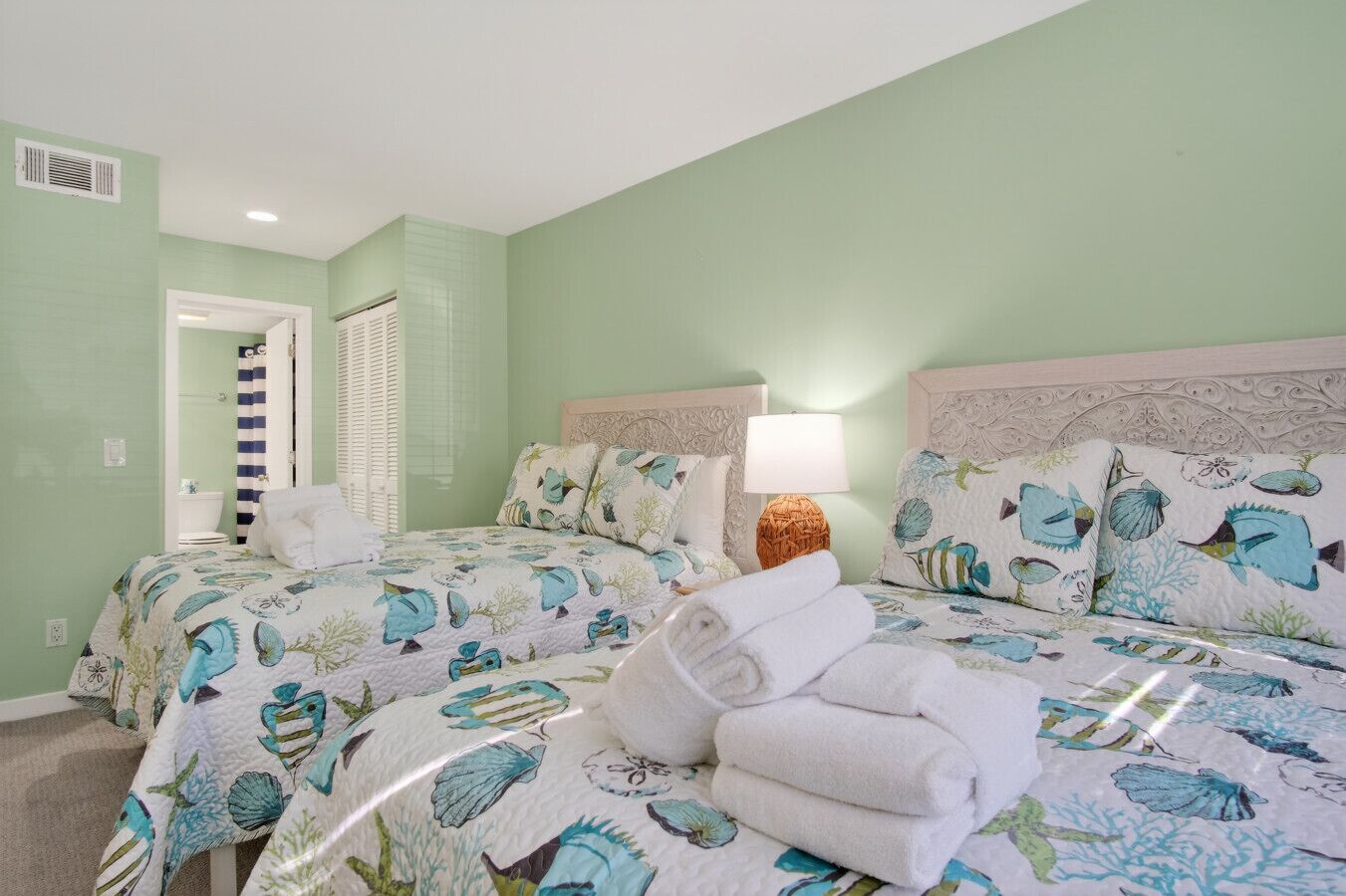 2 bedrooms, desk, iron/ironing board, WiFi