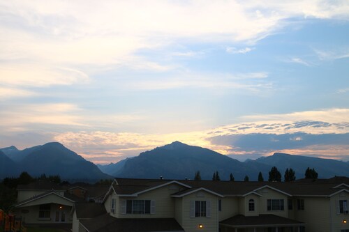 New 3BR w/ Garage, 1 Mile from Downtown