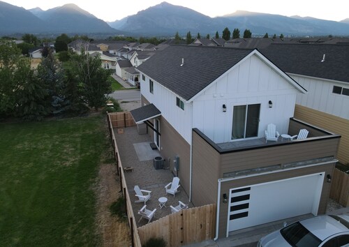 New 3BR w/ Garage, 1 Mile from Downtown