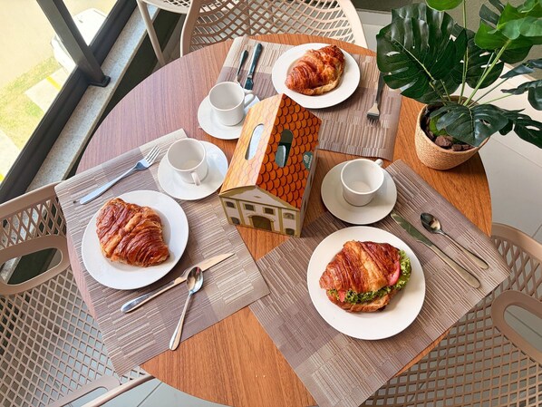 Studio | Outdoor dining