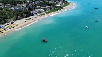 PĂ„ stranden og hvit sand