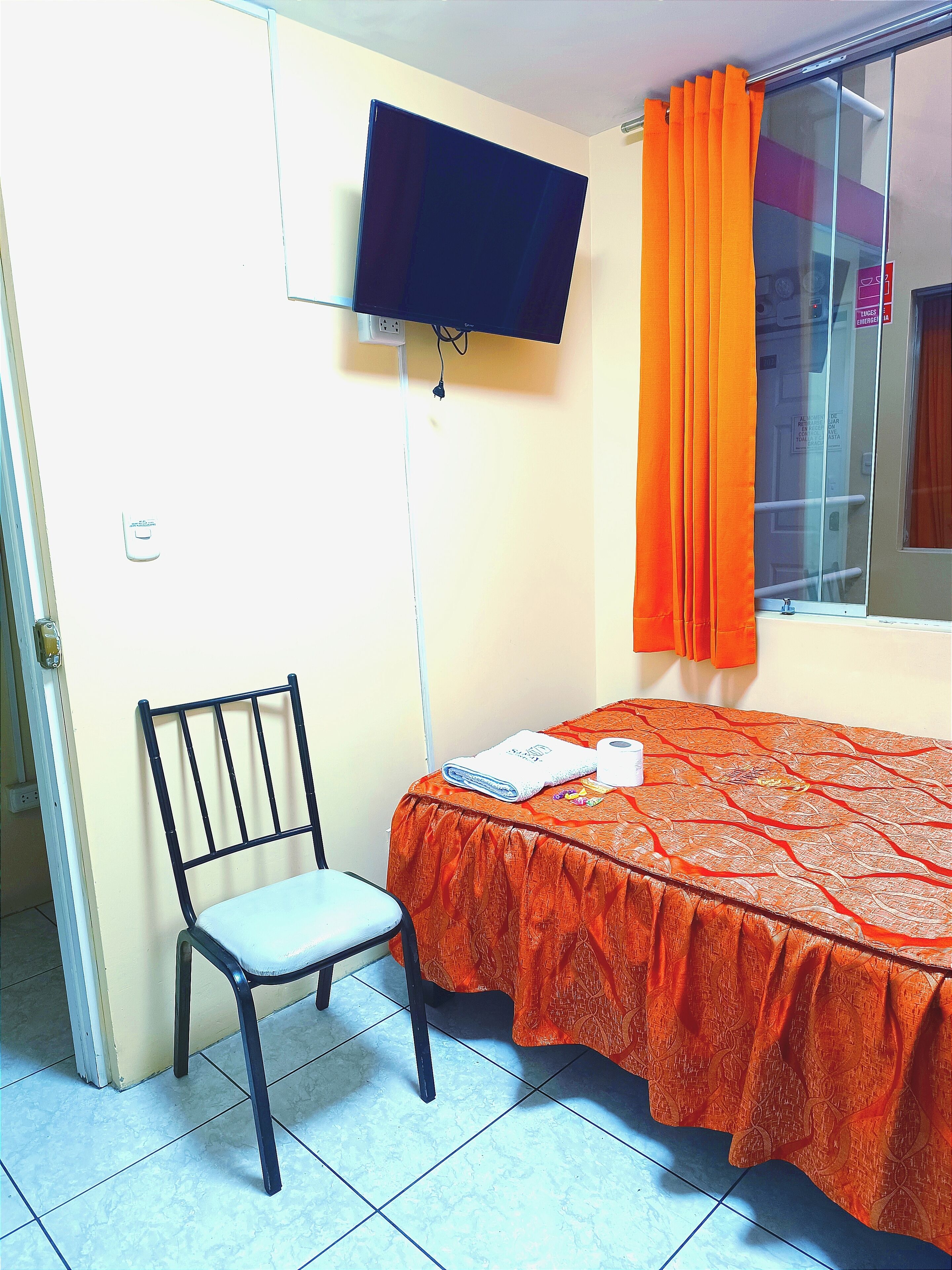 โต๊ะทำงาน, พื้นที่ทำงานแบบใช้แล็ปท็อป, ห้องเก็บเสียง, Wi-Fi ฟรี