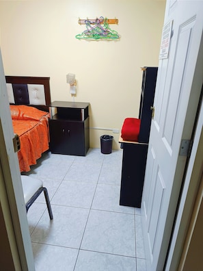 Desk, laptop workspace, soundproofing, free WiFi - Samay Misti Av Independencia (Arequipa)