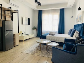 Bureau, espace de travail pour ordinateur portable, Wi-Fi gratuit