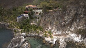 Exterior - Luna Kuku • Private Beachfront Villa with Chef, Kayaks & Luxury Amenities (Zihuatanejo)
