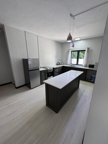 Cozy 2 bed-room house with beautiful front yard; 15 minutes to the beach.