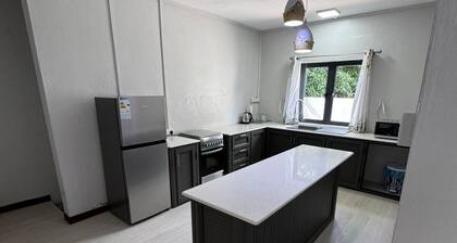 Cozy 2 bed-room house with beautiful front yard; 15 minutes to the beach.