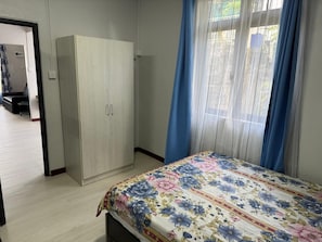 2 bedrooms, iron/ironing board, WiFi, bed sheets
