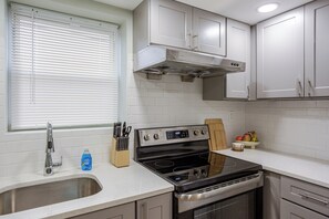 Apartment, 2 Bedrooms | Private kitchen - Stylish Minimalist Stay in City Center (Philadelphia)