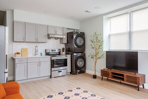 Apartment, 3 Bedrooms | Bathroom - Stylish Minimalist Stay in City Center (Philadelphia)