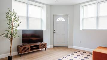 Apartment, 3 Bedrooms | Free WiFi