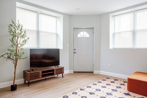 Apartment, 3 Bedrooms | Free WiFi - Stylish Minimalist Stay in City Center (Philadelphia)