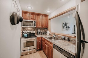 Condo, 2 Bedrooms, Balcony | Interior