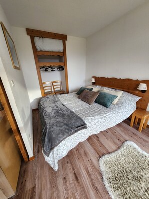 2 habitaciones, cuna de viaje y wifi gratis