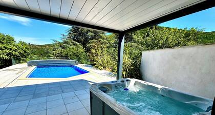 Mountain views with Heated pool and optional Jacuzzi. South of France