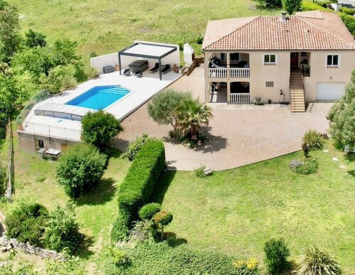 Mountain views with Heated pool and optional Jacuzzi. South of France