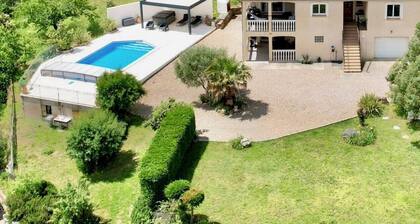 Mountain views with Heated pool and optional Jacuzzi. South of France