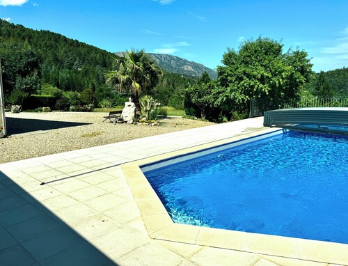 Mountain views with Heated pool and optional Jacuzzi. South of France