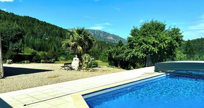 Mountain views with Heated pool and optional Jacuzzi. South of France