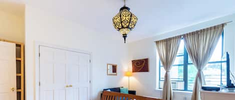 2 bedrooms, iron/ironing board, WiFi, bed sheets