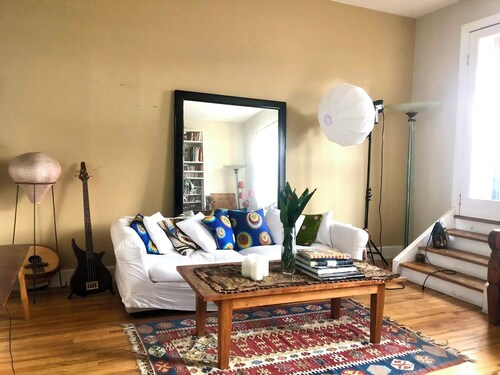 spacious quiet bright 2-bedroom 2 bathroom in a Harlem brownstone with AC, WiFi