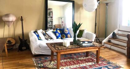 spacious quiet bright 2-bedroom 2 bathroom in a Harlem brownstone with AC, WiFi