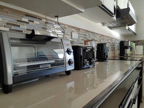 Shared fridge, microwave, electric kettle - Hotel Boutique CasAguacate (La Asuncion)