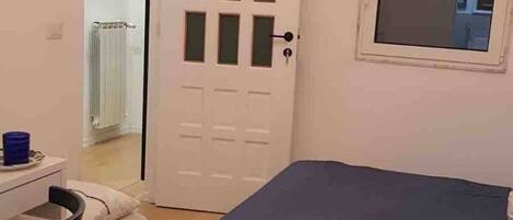 1 Schlafzimmer, Schreibtisch, WLAN, Bettwäsche