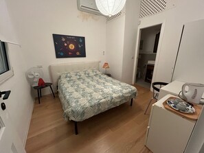 1 sovrum, skrivbord, wi-fi och sängkläder